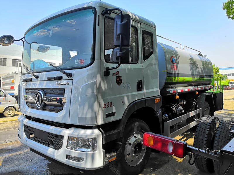 東風多利卡30-40米噴霧抑塵車