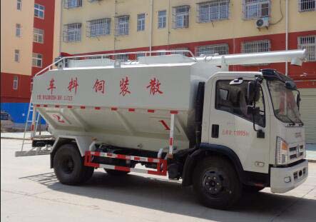 國(guó)六東風(fēng)多利卡散裝飼料運(yùn)輸車